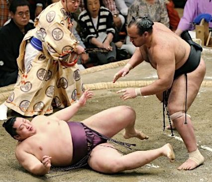 Rehabilitated sumo wrestler repays stablemaster with 1st